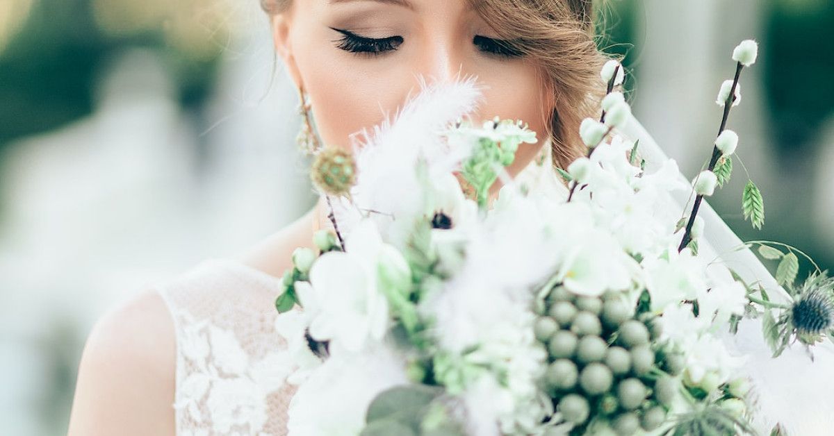 Unique and memorable 2nd wedding anniversary gift ideas image.