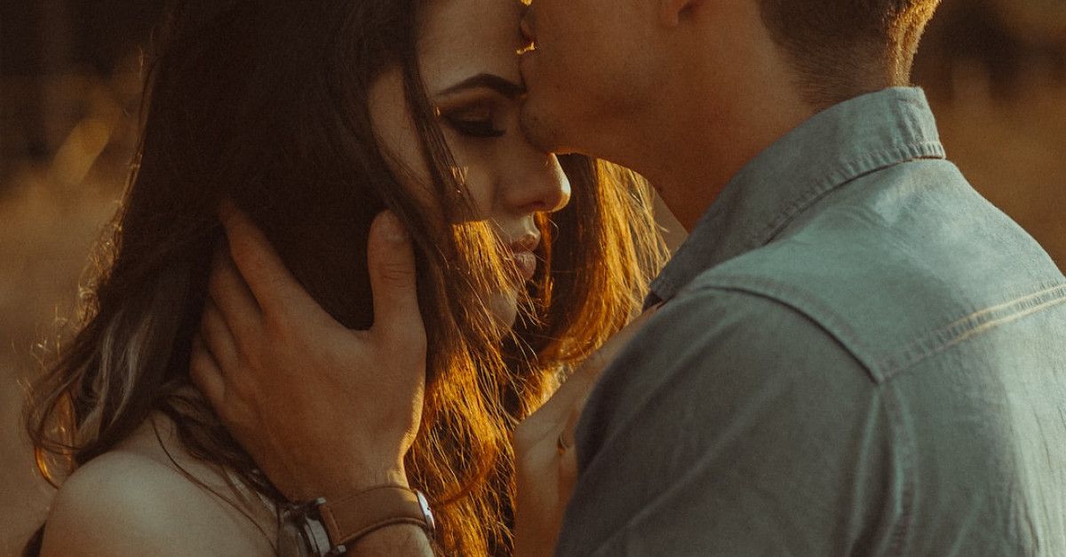 Top 10 unique and thoughtful one year anniversary gifts for girlfriend