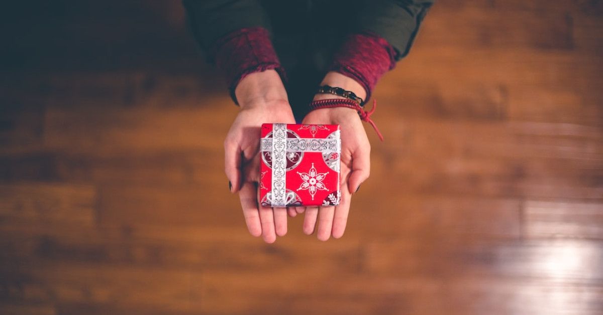 65th anniversary gift ideas for parents - browse here