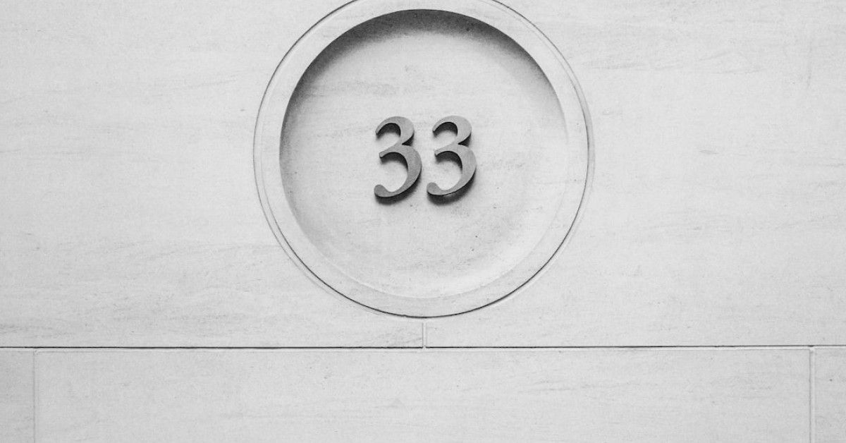 Traditional anniversary gift ideas for couples, a memorable selection.