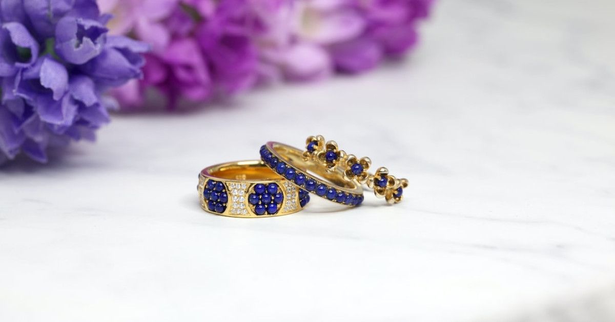 Moissanite anniversary rings for love and elegance.