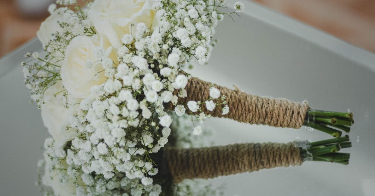 Wedding anniversary cake - Celebrating love and milestones.