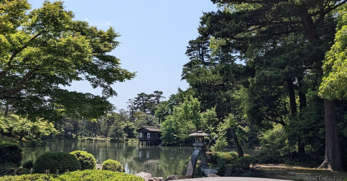 Ultimate guide to one-year anniversary gifts for girlfriend.