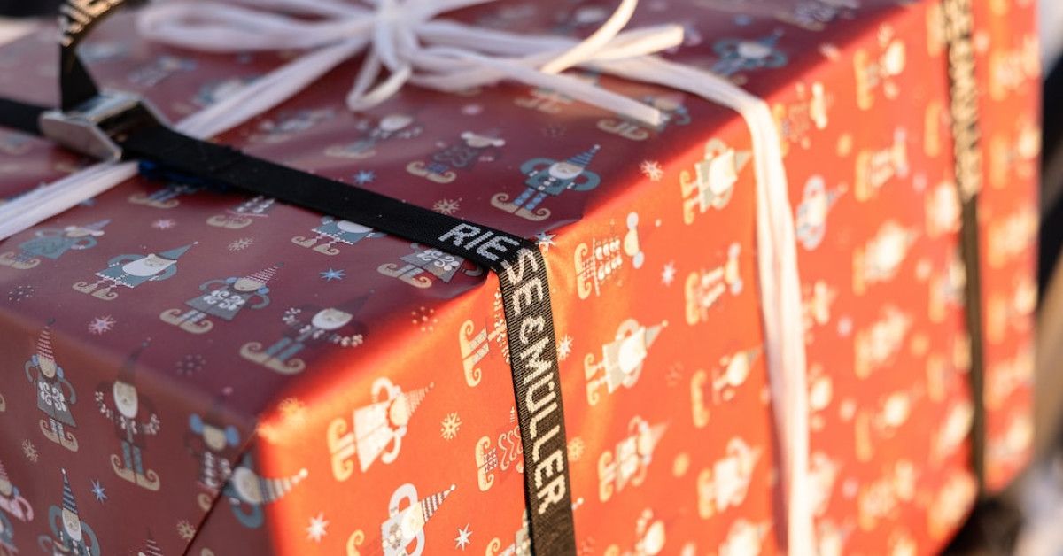 The Ultimate Guide to 50th Anniversary Gifts for Parents